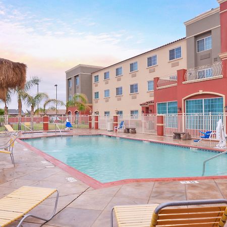 Holiday Inn Express Hotel & Suites El Centro By Ihg Exterior photo