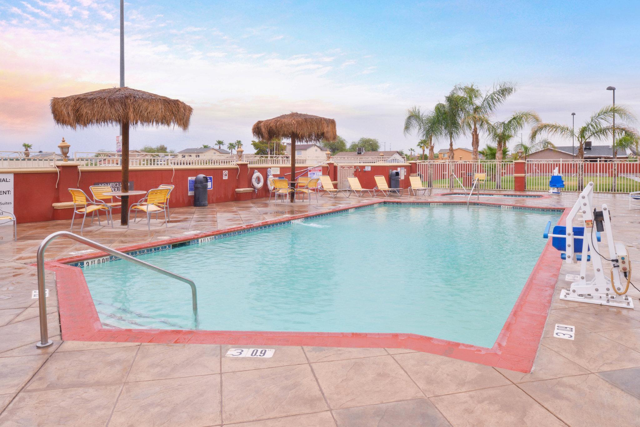 Holiday Inn Express Hotel & Suites El Centro By Ihg Exterior photo