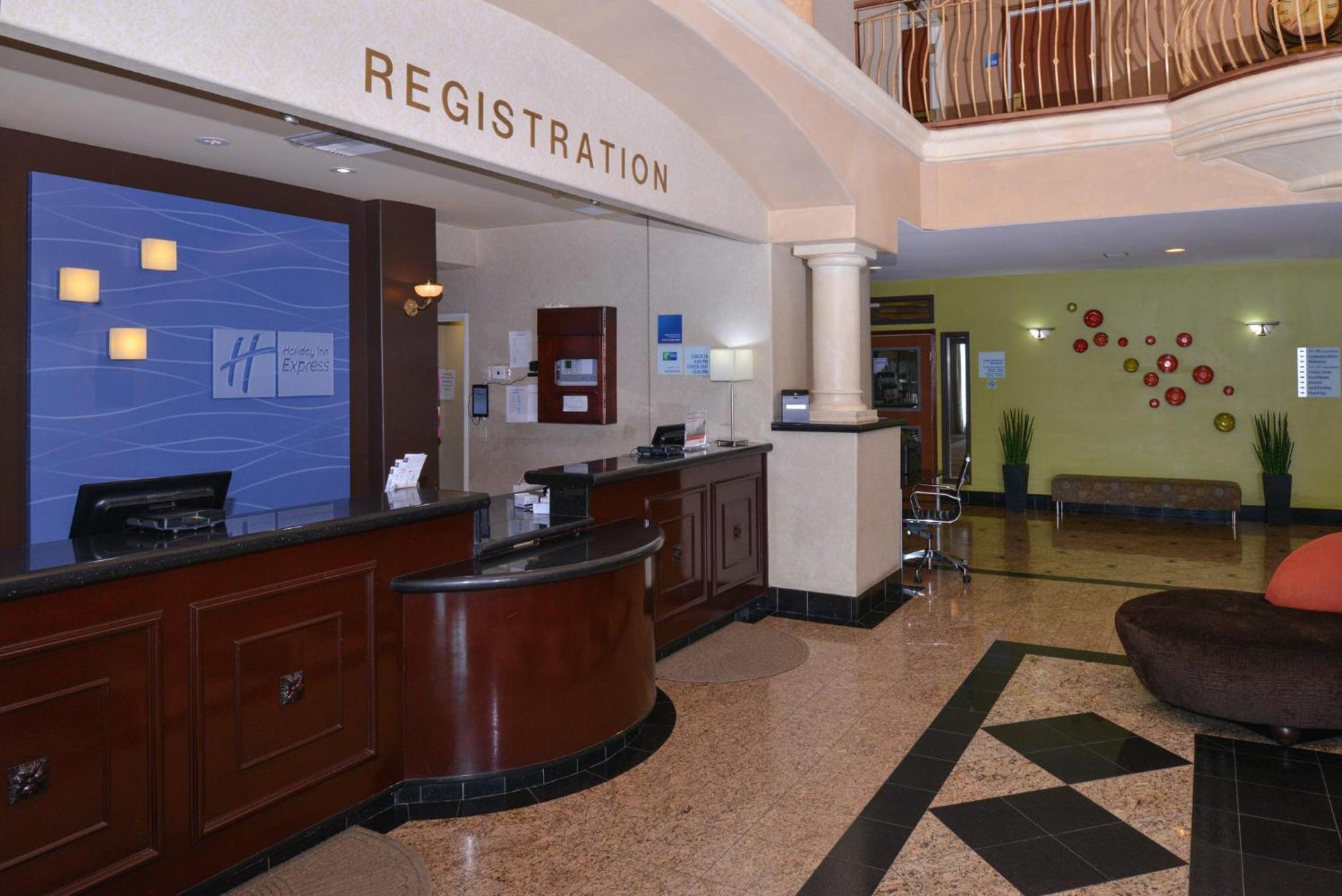 Holiday Inn Express Hotel & Suites El Centro By Ihg Exterior photo