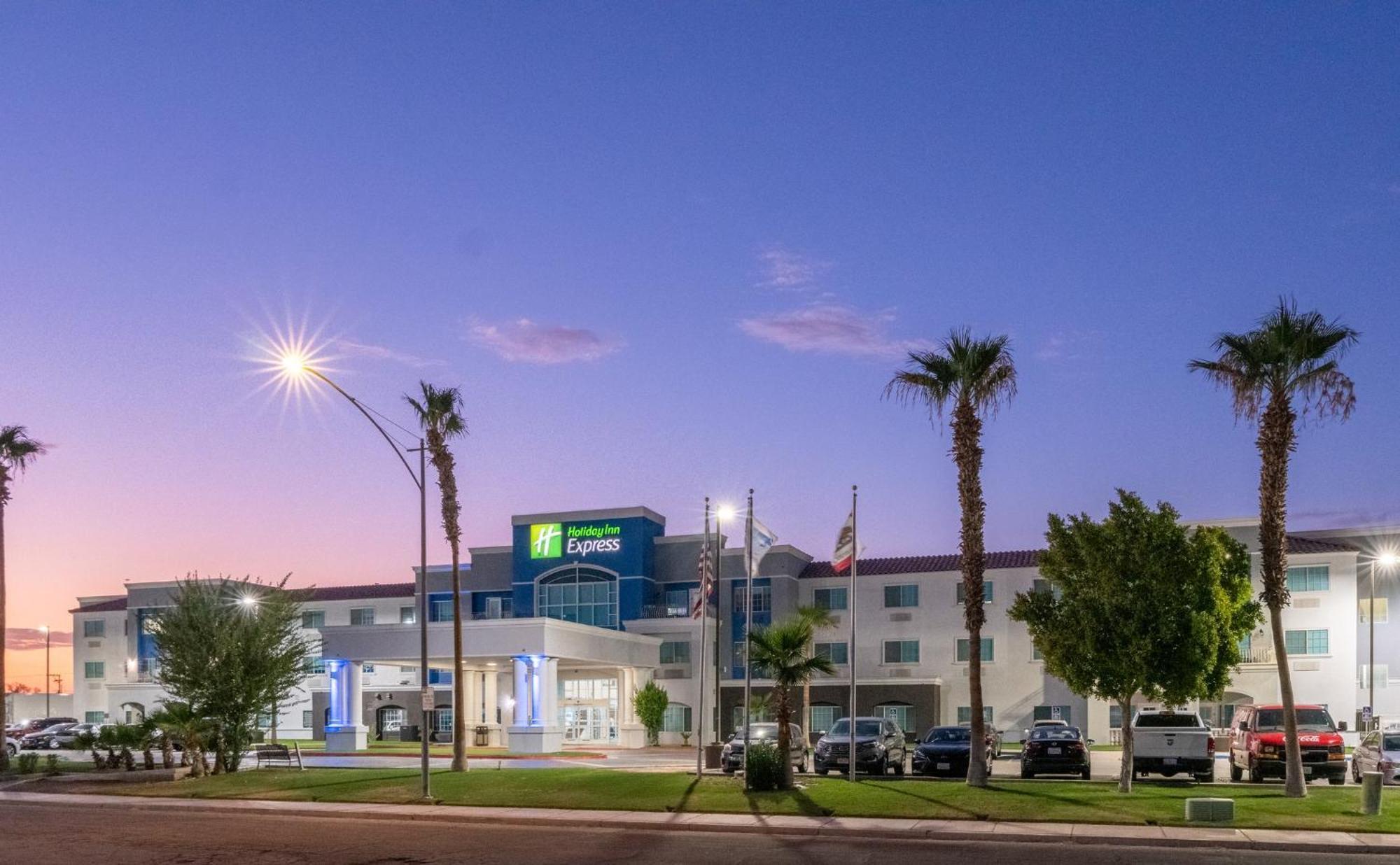 Holiday Inn Express Hotel & Suites El Centro By Ihg Exterior photo